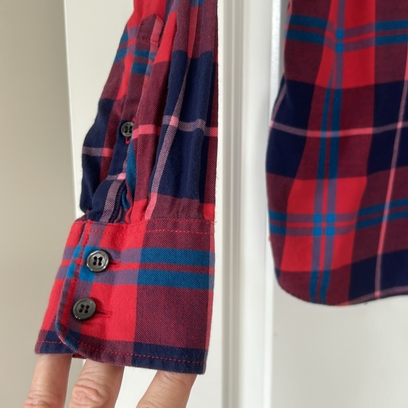 J Crew Perfect Fit Red Plaid Blouse w Princess Seams, Patch Pocket - Picture 4 of 9